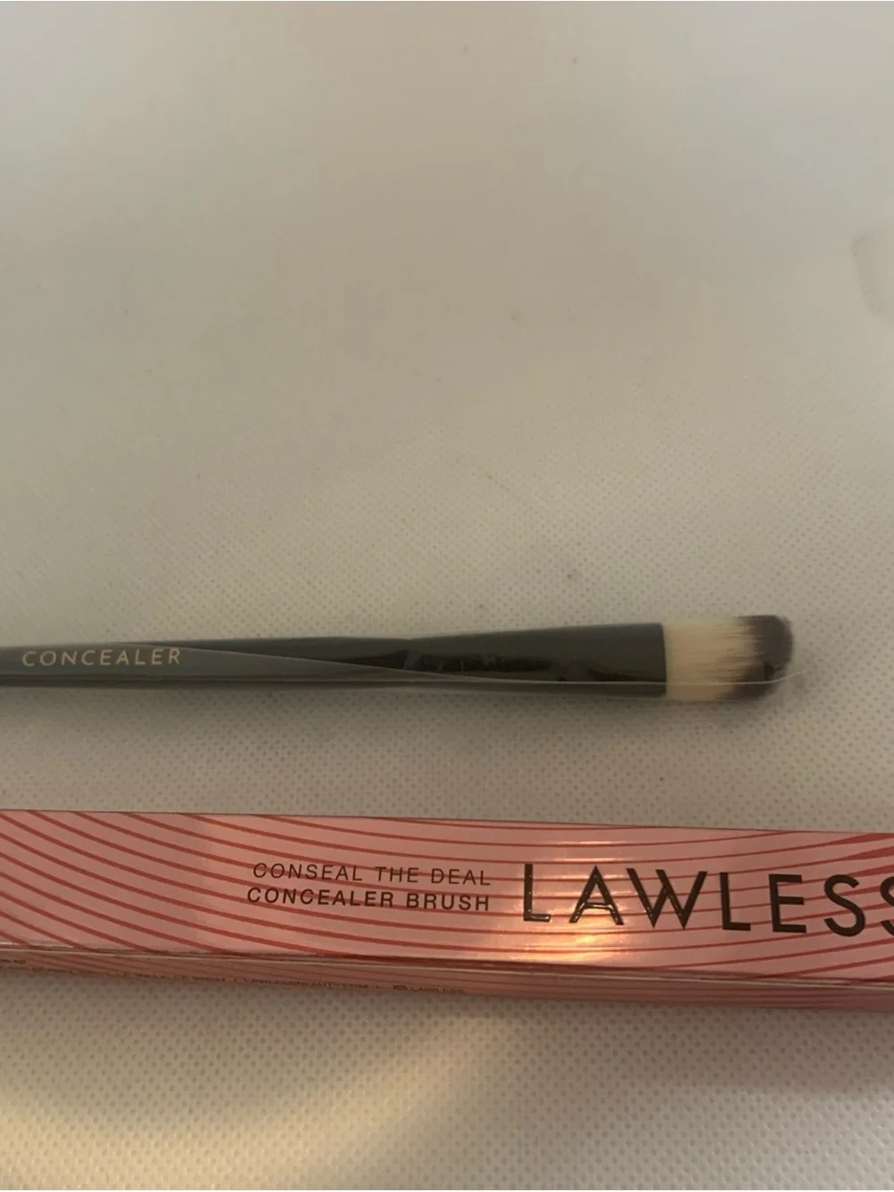 LAWLESS Concealer Brush NIB
